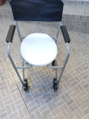 Cadeira de banho seminova