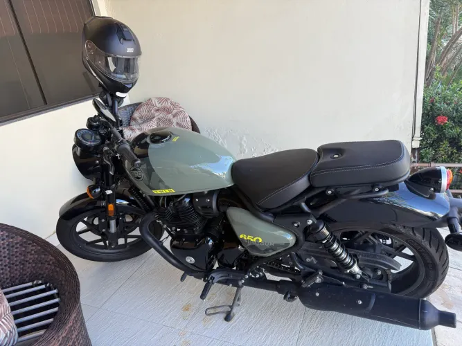Vendo moto da marca royal elfild valor 28.000 pagamento avista