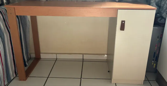 Vendo Mesa Escrivaninha Para Quarto e Escritório Estilo Moderno Com Gaveteiro