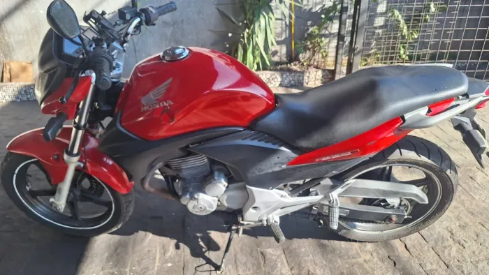 Honda CB 300R 2011 - Muito Conservada | Documentação em Dia