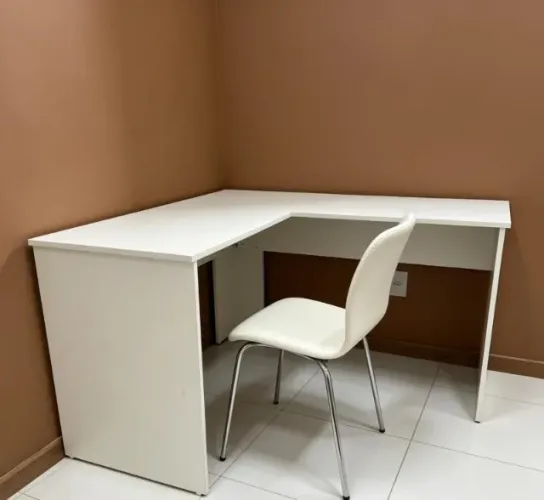 MESA EM L COM FRENTE GRÁTIS EM MANAUS