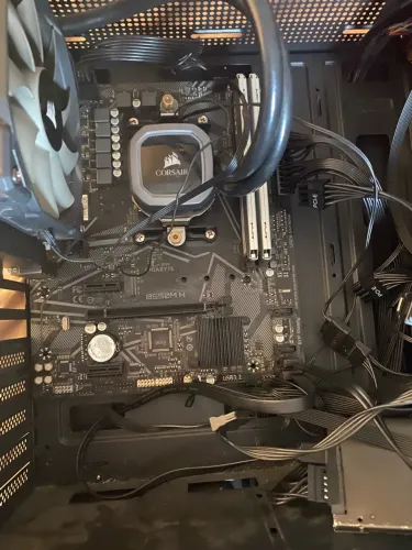 Kit ryzen 7 5700x + 3600mhz CL14 2x8 + B550M + SSD + Water cooler 