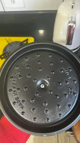 Panela de ferro staub 22 cm cor cereja