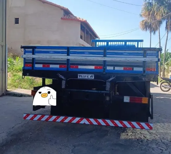 Vende-se carroceria caminhão toco 6.80m Mercedes