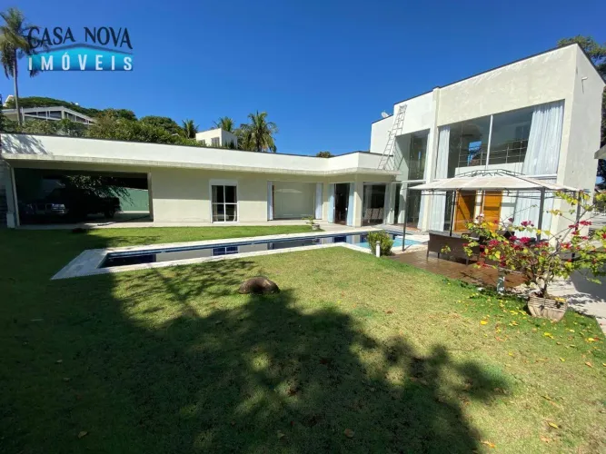 Casa com 3 dormitórios para alugar, 300 m² por R$ 12.000/mês - Condomínio Marambaia - Vinh