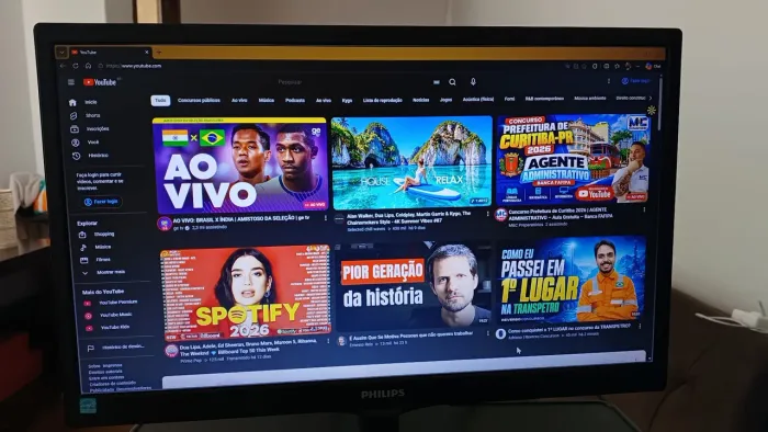 1 ou 2 Monitores de 22 polegadas, já com cabo HDMI, 60Hz e resolução 1920x1080