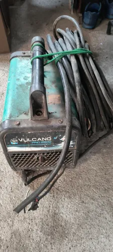 2 Maquinas de solda ( Vulcano dijuntora BI Volt) (Esab inversora)