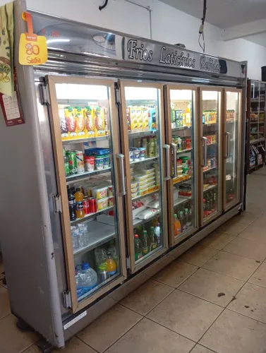 Vende se expositor