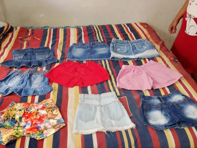 Vende-se saias jeans para criança