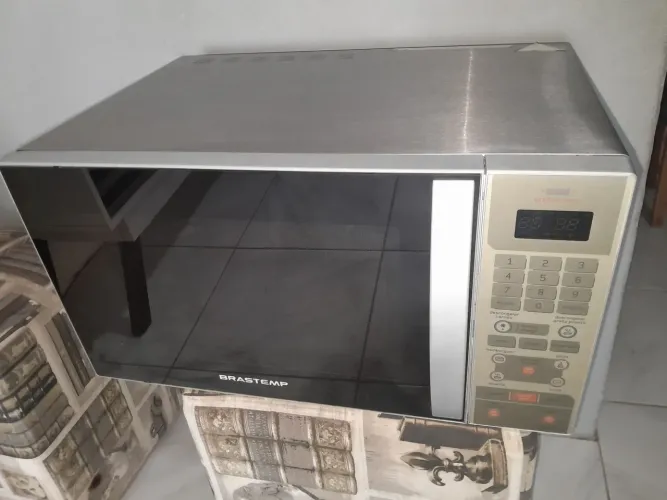 Microondas Brastemp espelhado