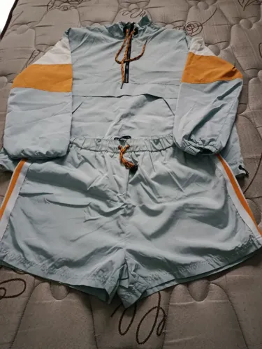 Conjunto Corta-Vento Azul com Short.