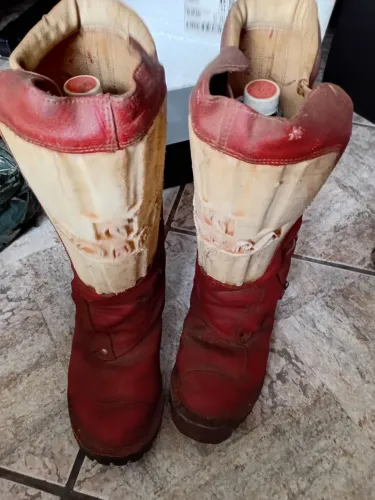Bota de trilha cobra antiga número 43