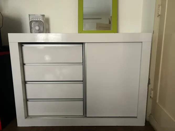Cômoda grande em perfeito estado
