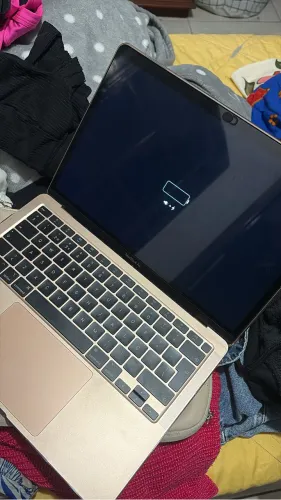 MACBOOK AIR