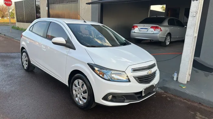 Chevrolet Onix Hatch LT 1.4 8V Flex Power Mec. 4P 2014
