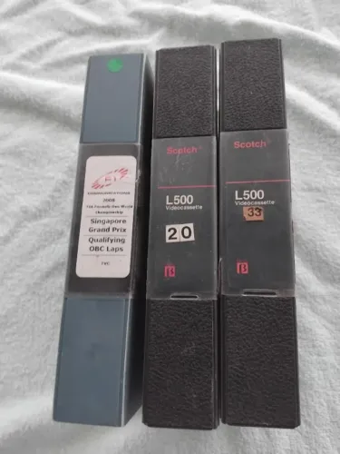 Fitas Betamax 3 com estojo de proteção