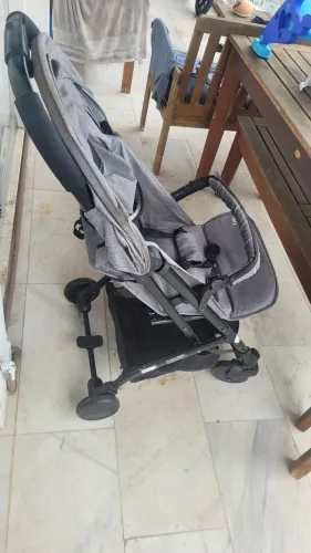 Carrinho de bebe zap muito prático 