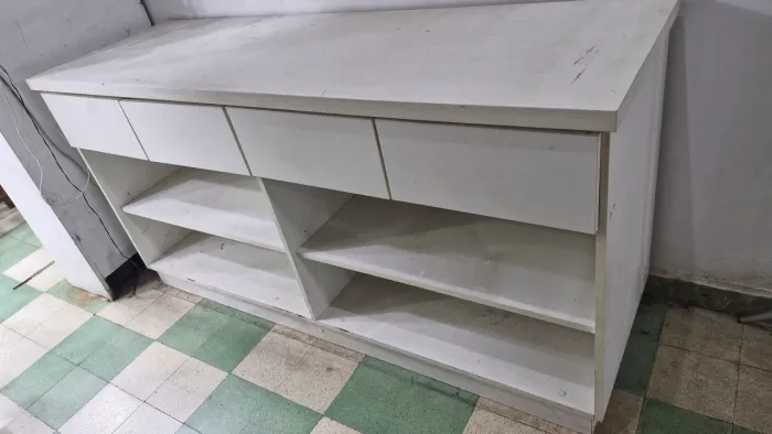 Bancada em mdf com gavetas e nichos