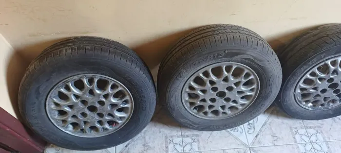 Vende-se pneus aro 13