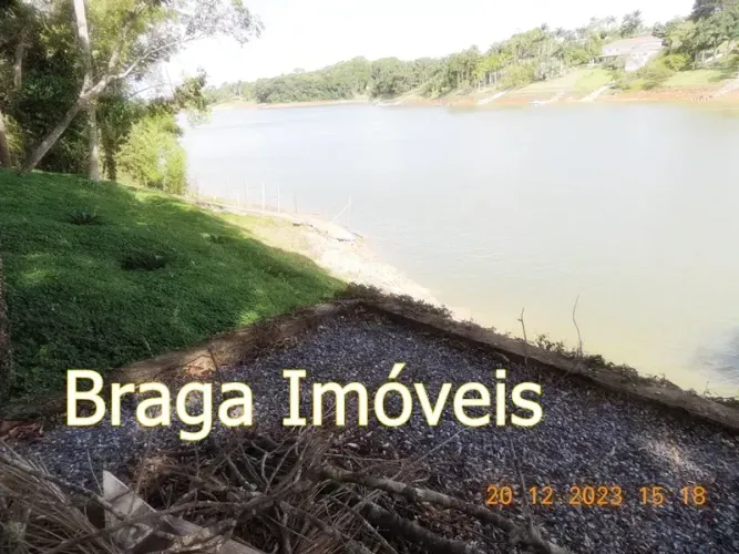 Ótima chácara com terreno de 5000 m² com pé n'água - Ibiúna - SP