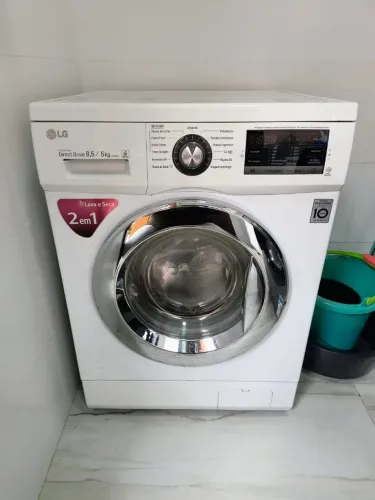 Lava e seca LG, 8,5Kg para conserto.