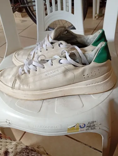 Vendo sapatenis marca aramis bem conservado 100 reais