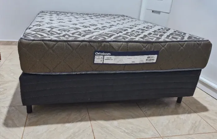 Vendo Cama Box tamanho Casal