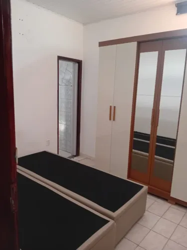 Vendo 2 apartamentos primeiro andar 1 de 2 quartos , varanda bem espaço.