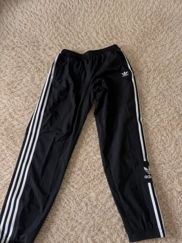 calça adidas M , usada 1x