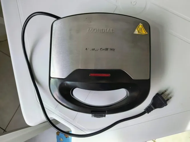Sanduicheira Mondial