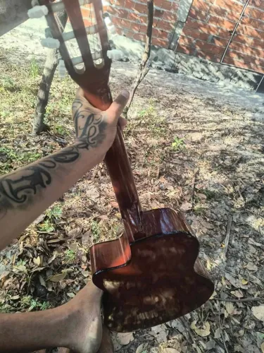 Vendo violão marca sonoros
