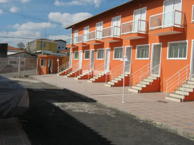 SOBRADO EM CONDOMÍNIO FECHADO NO CAMPO LIMPO