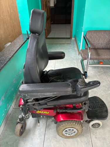 Cadeira de rodas motorizada
