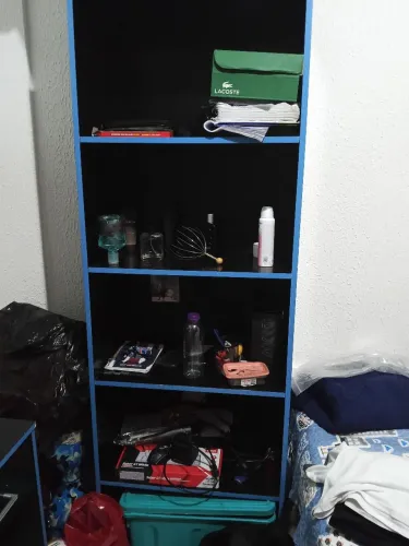Armário de quarto e mesa de computador