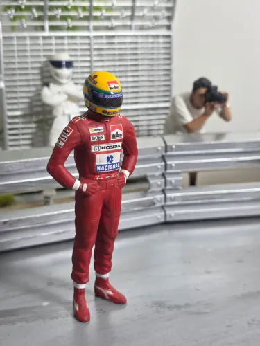 Miniatura boneco cartrix 1:18 ayrton senna mclaren nao e impressora