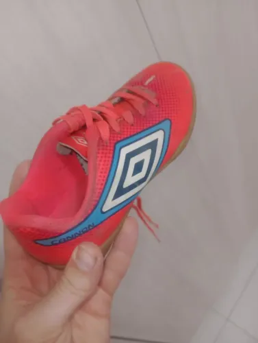 Chuteiras umbro número 28