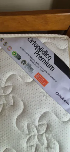 Colchão Ortopédico Premium Ortobom com estrutura de madeira + cama de madeira