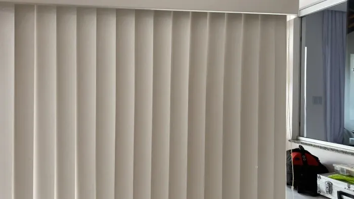 Vendo persiana para janela