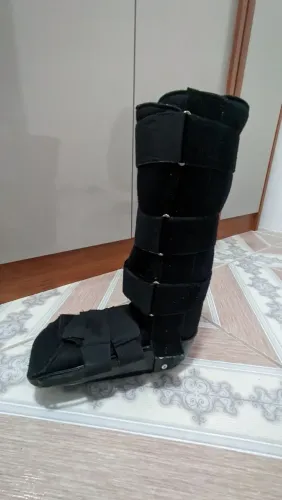 Bota ortopédica imobilizadora cano longo tornozeleira