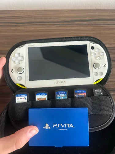 PS Vita Branco + 4 Jogos + Cartão 16GB