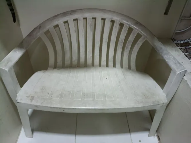 Cadeira de Plástico com Braço