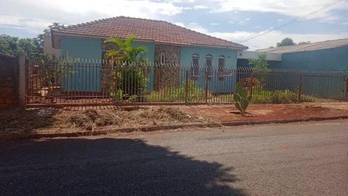 CASA em alvenaria - 3 quartos - Região central - Próximo a antiga rodoviária