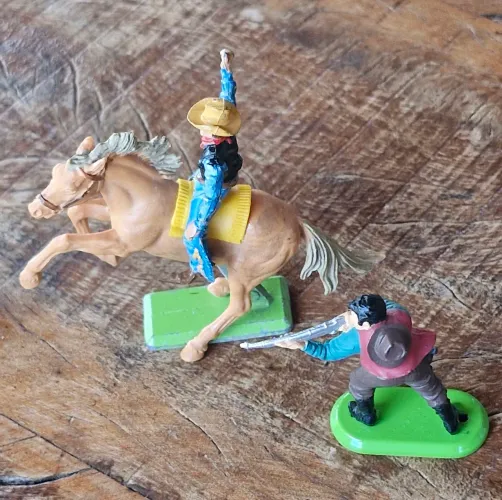Forte Apache Cowboy A Cavalo e Cowboy Britains Deetail Made IN England anos 70 