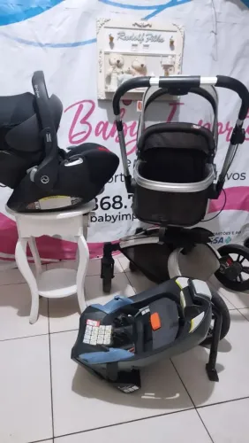 Carrinho Moisés com bebê conforto