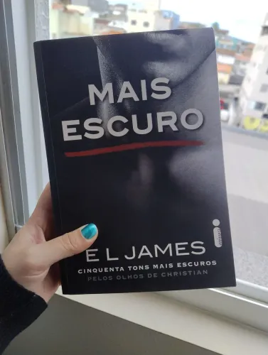 Livro mais escuro pelos olhos de Cristian 