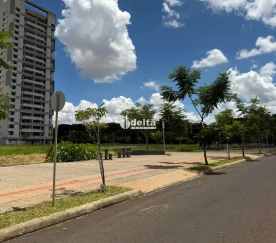 Terreno comercial disponível para venda bairro Granja Marileusa em Uberlândia-MG