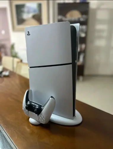 Ps5 slim 825 GB sem marcas de uso com e perfeito estado todos os acessórios e caixa 