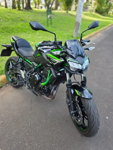 Vendo Moto Esportiva.