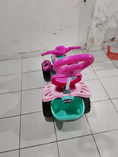 Vendo Quadriciclo infantil semi novo 