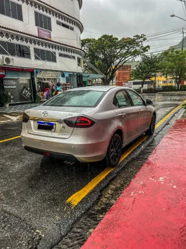 JAC J5 Sedan 1.5 16V 4P Mec. 2014